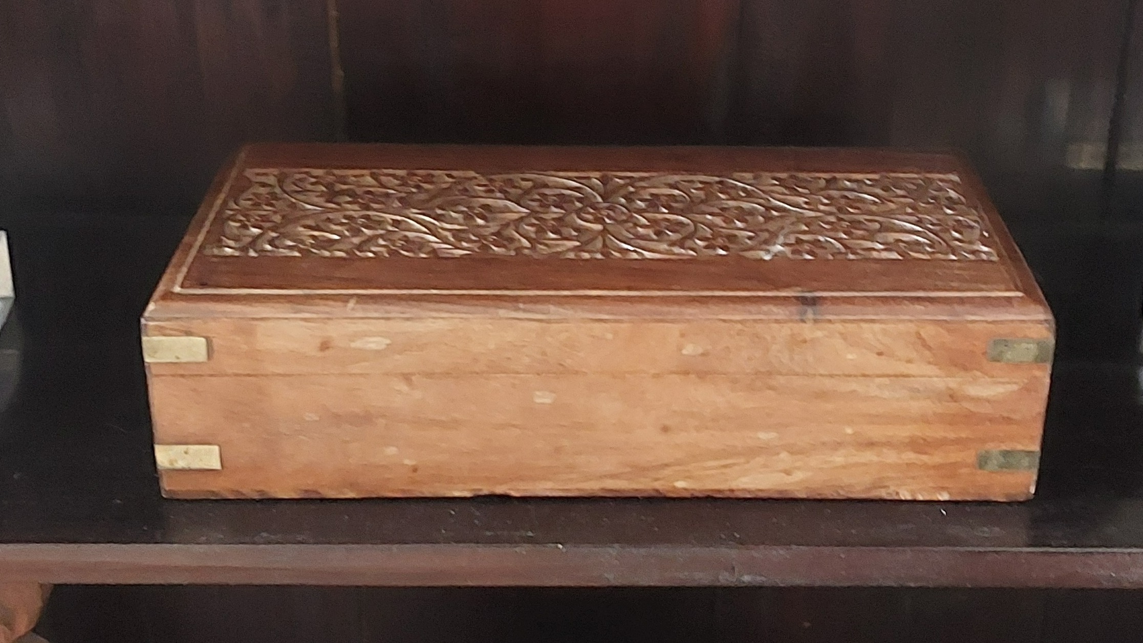 coffre bois sculpt?-1